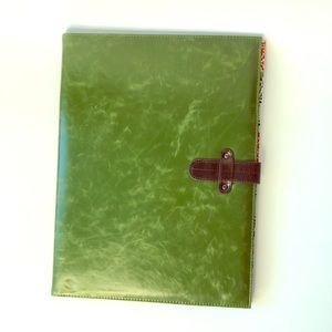 New Shiraleah Vegan Binder